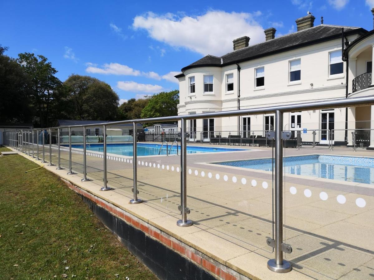 Mudeford Beach Lodge Bagian luar foto