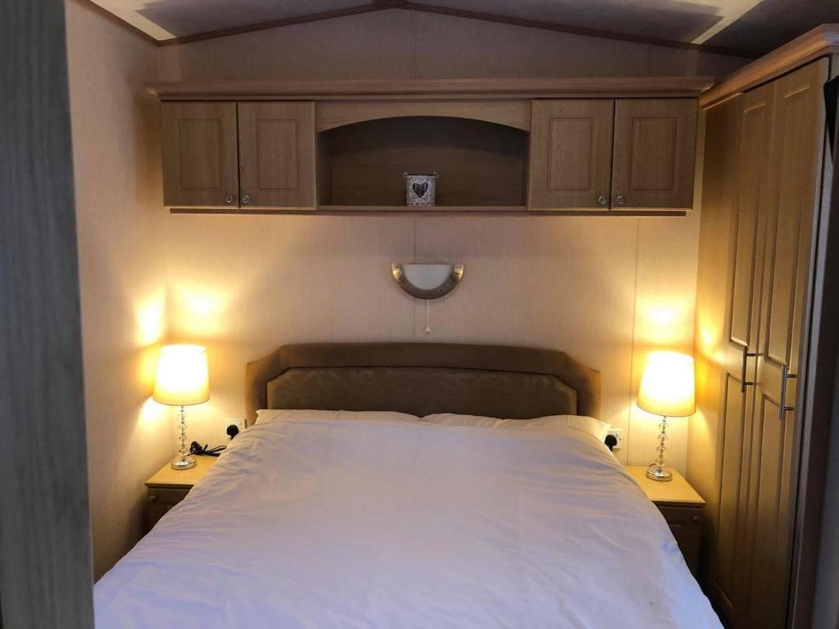 Mudeford Beach Lodge Bagian luar foto