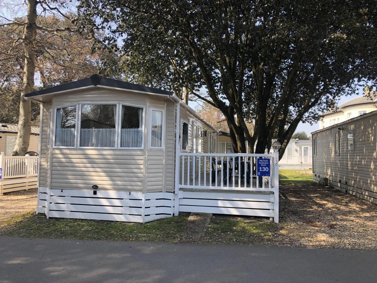 Mudeford Beach Lodge Bagian luar foto