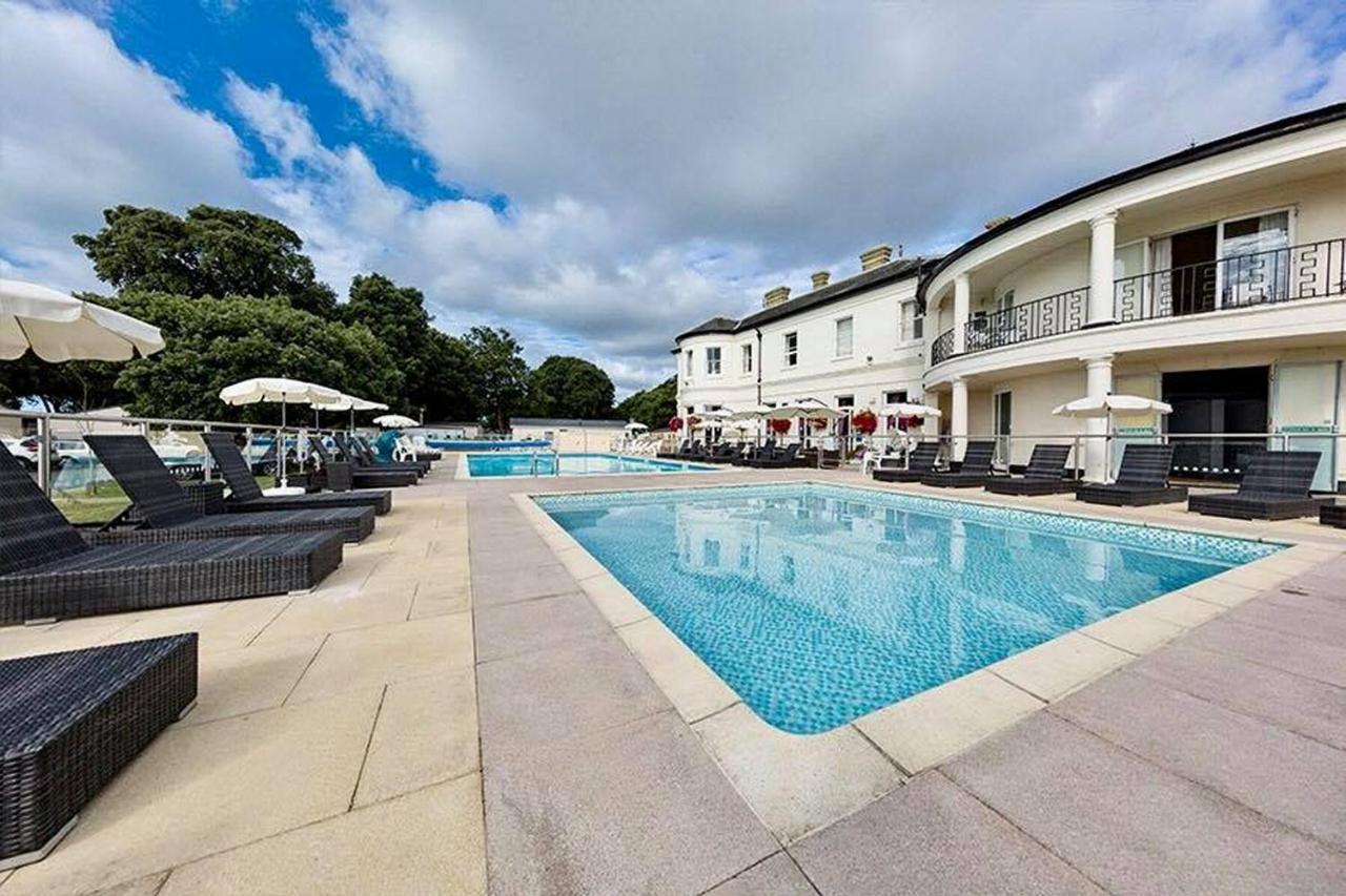 Mudeford Beach Lodge Bagian luar foto