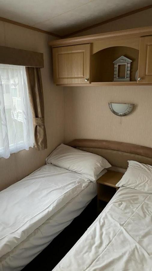 Mudeford Beach Lodge Bagian luar foto