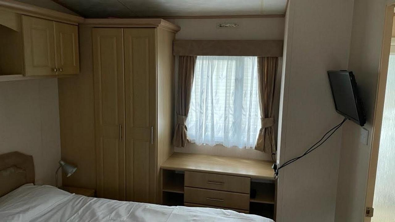 Mudeford Beach Lodge Bagian luar foto
