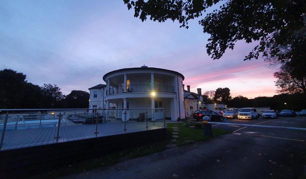 Mudeford Beach Lodge Bagian luar foto