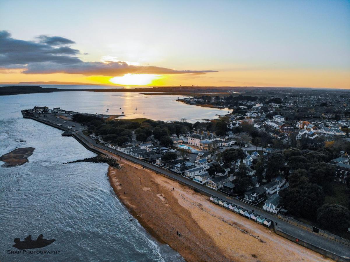 Mudeford Beach Lodge Bagian luar foto