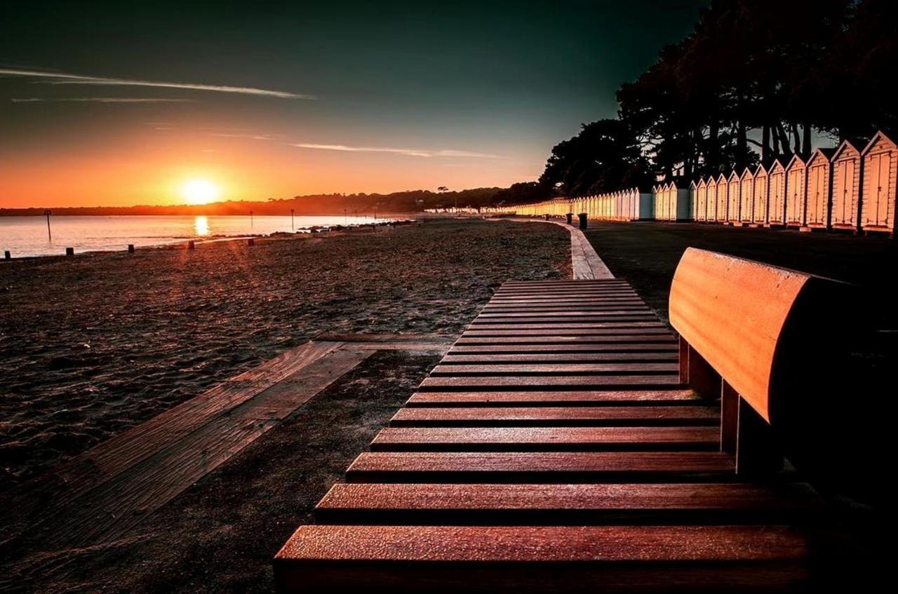 Mudeford Beach Lodge Bagian luar foto